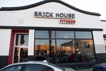 Gyms and fitness centers in walking distance